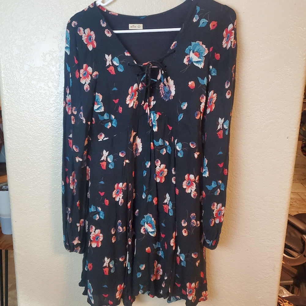 Hollister floral lace up long sleeve junior dress